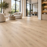 Corvina Molette Ultra Mat Waterbestendig 7.5mm Laminaat – sfeerbeeld: witte fauteuils bij de glazen wand, ingezoomd