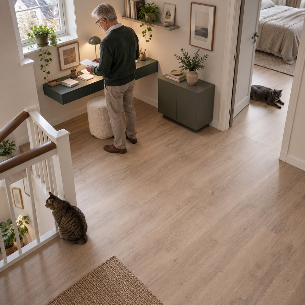Reverie Rechte Plank Light Oak Klik PVC in een Nederlands interieur