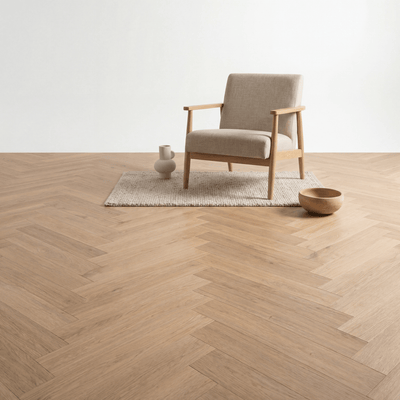 Altessa Visgraat Light Oak Plak PVC – zo ligt de vloer in een kamer