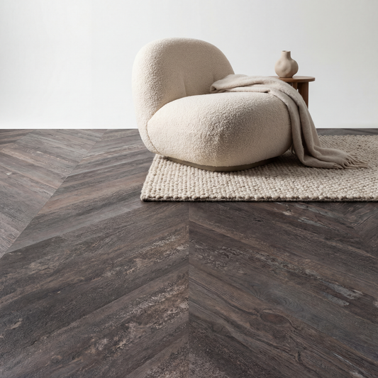 Lux Tenebrae Chevron Chêne Noir Brûlé Lame PVC