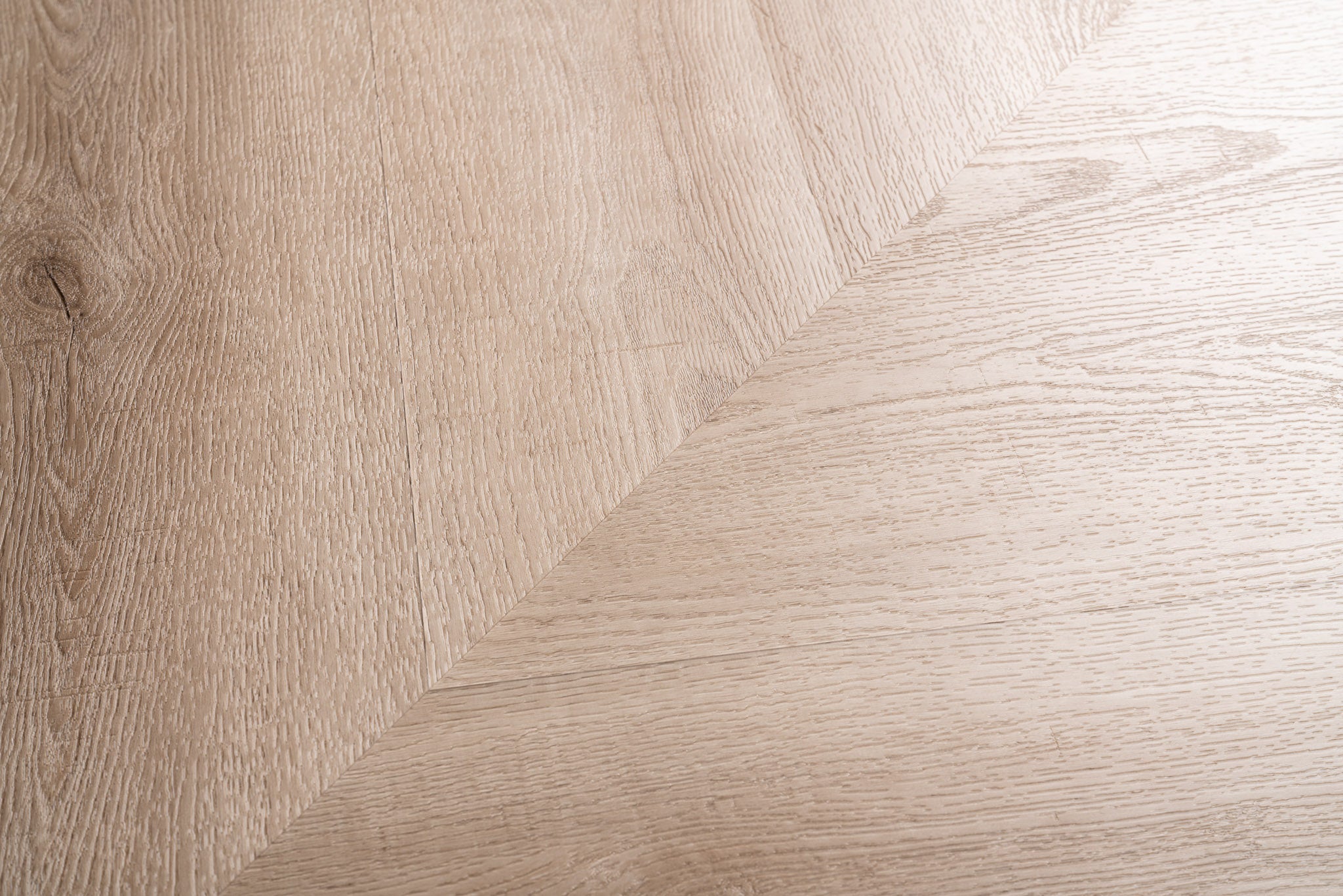 Lux Tenebrae Chevron Chêne Naturel PVC à coller