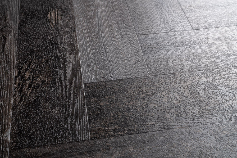 Lux Tenebrae Visgraat Charred Black Oak Plak PVC - Vloerenbeer