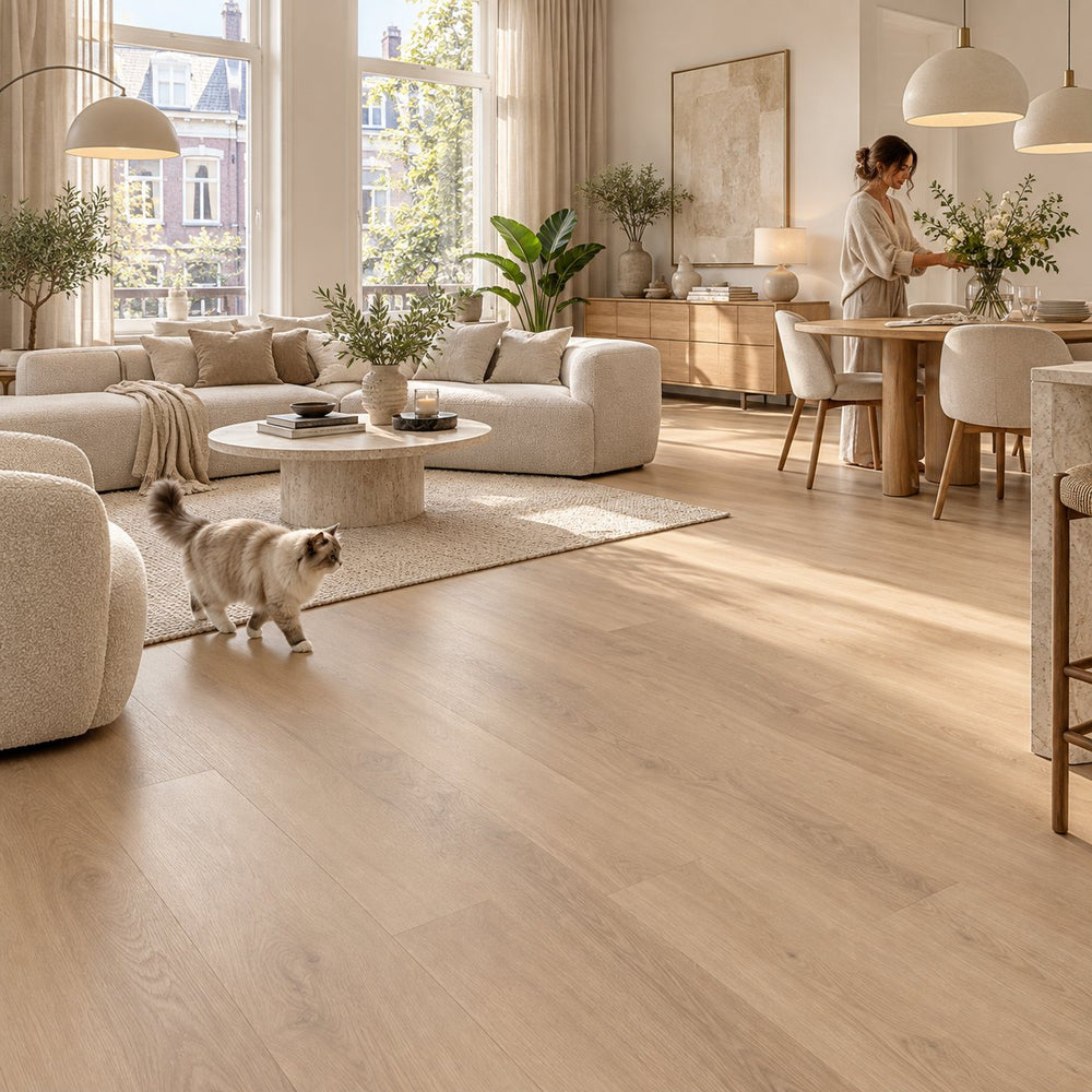 Altessa Latte Chêne Clair Planche PVC in een Nederlands interieur